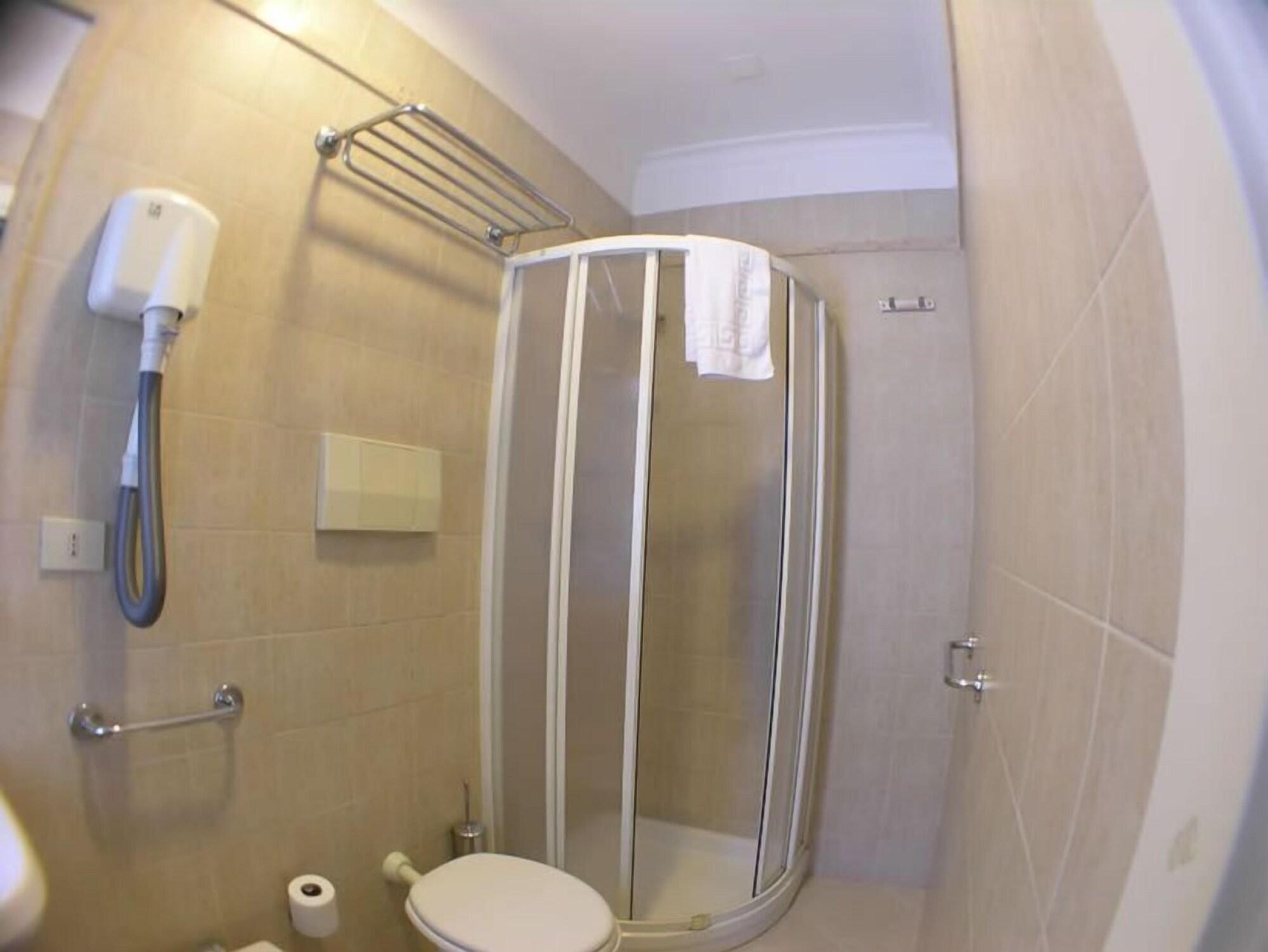 Lodi Lägenhetshotell 3*